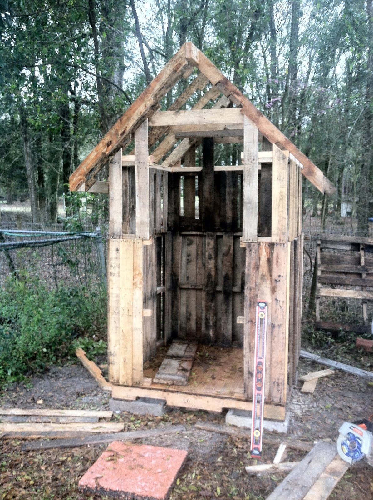 10 Free Pallet Chicken Coop Plans You Can Build in a Weekend The