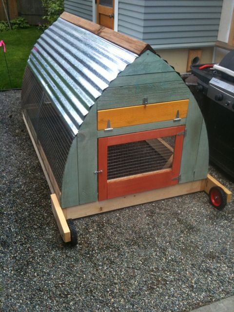 https://thepoultryguide.com/wp-content/uploads/2013/11/mini-tractor-chicken-coop.jpg